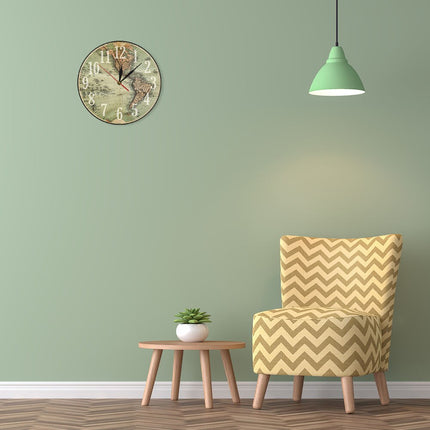 Seinäkello vanhan maailmankartan kuvalla