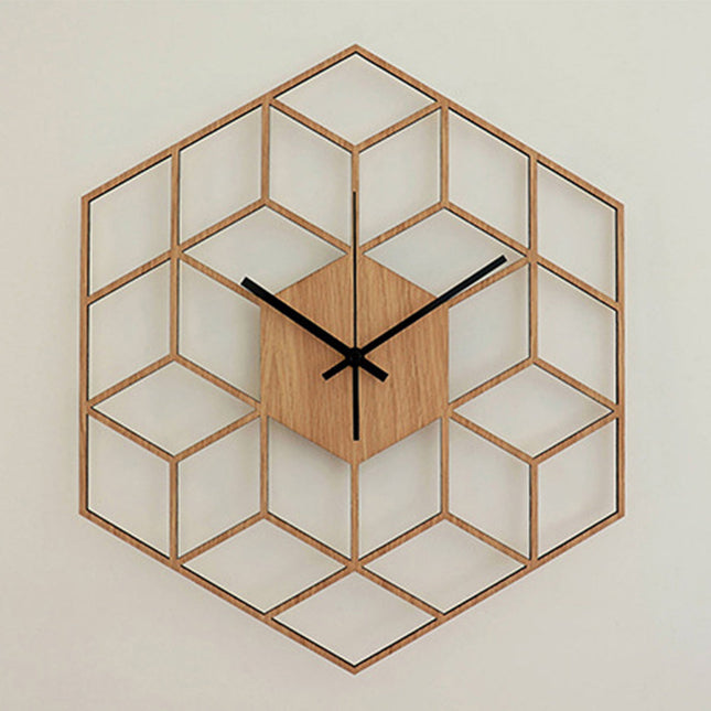 Geometrinen puinen seinäkello kuutiokuviolla