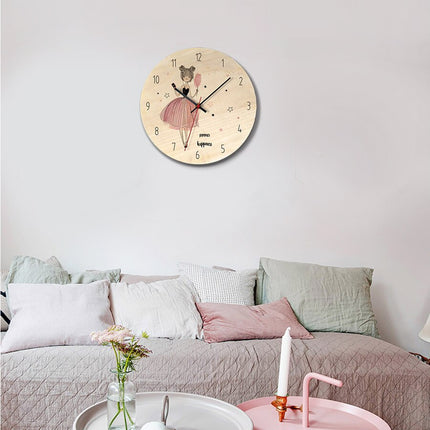 Puinen seinäkello tytön kuvalla