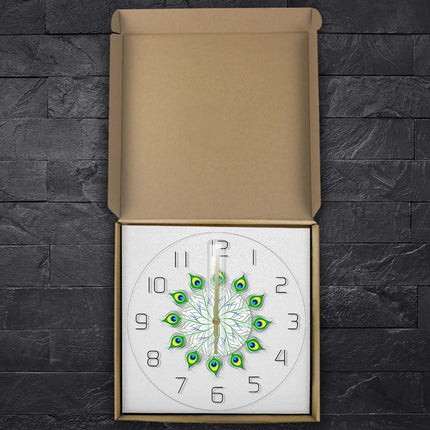 Riikinkukko-aiheinen seinäkello olohuoneeseen