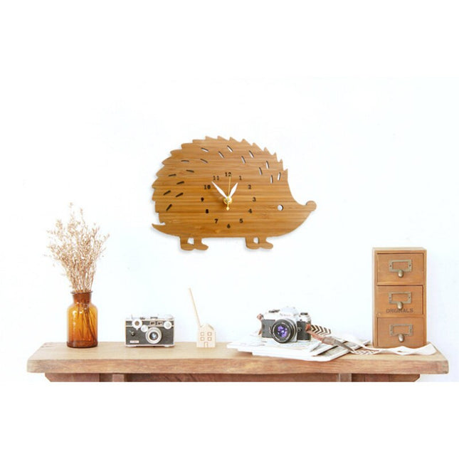 Siilin muotoinen puinen seinäkello