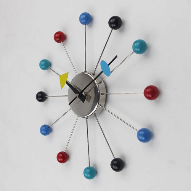 Värikäs moderni design palloseinäkello