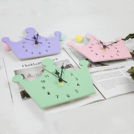 Leikkisä jäniksen muotoinen seinäkello