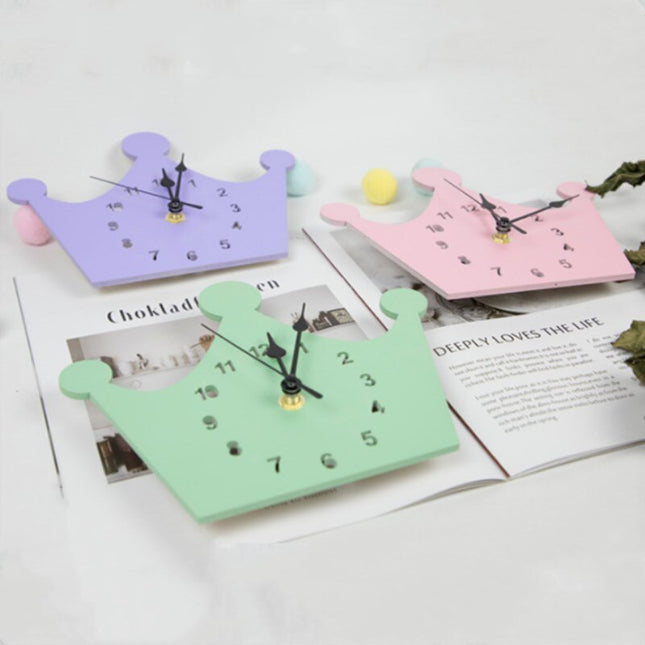 Leikkisä jäniksen muotoinen seinäkello