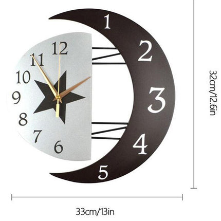 Kuunsirpin muotoinen seinäkello tähdellä