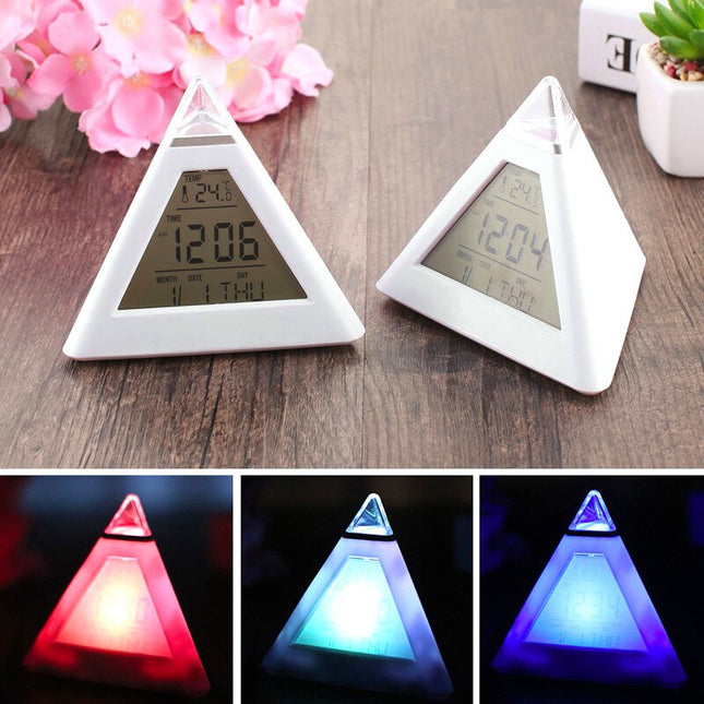 Väriä vaihtava pyramidi LED-herätyskello
