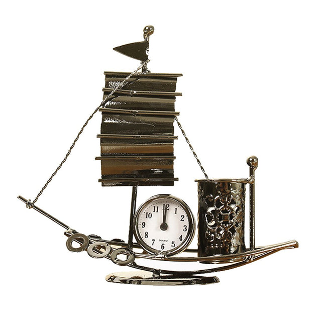 Metallinen laiva pöytäkello kynätelineellä