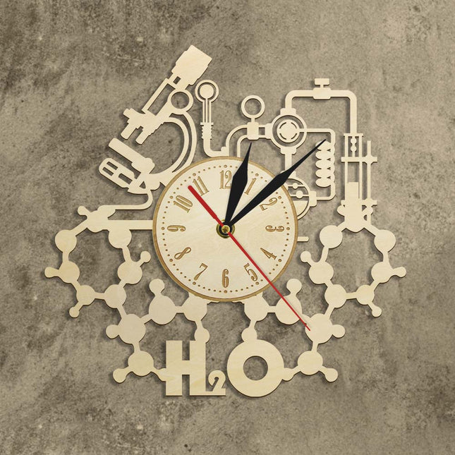 Tiede-aiheinen puinen seinäkello