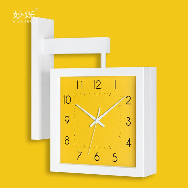 Neliönmuotoinen puinen seinäkello kaksipuolinen