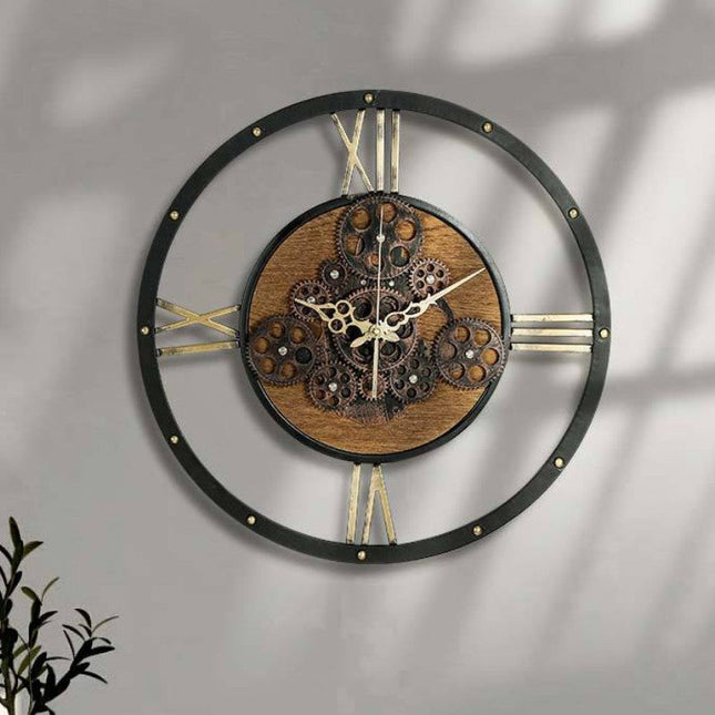 Iso seinäkello liikkuvilla rattailla