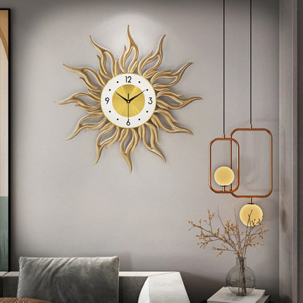 Koristeellinen aurinko seinäkello olohuoneeseen