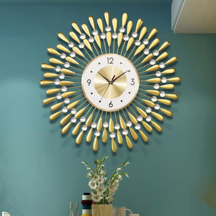 Koristeellinen aurinko seinäkello olohuoneeseen