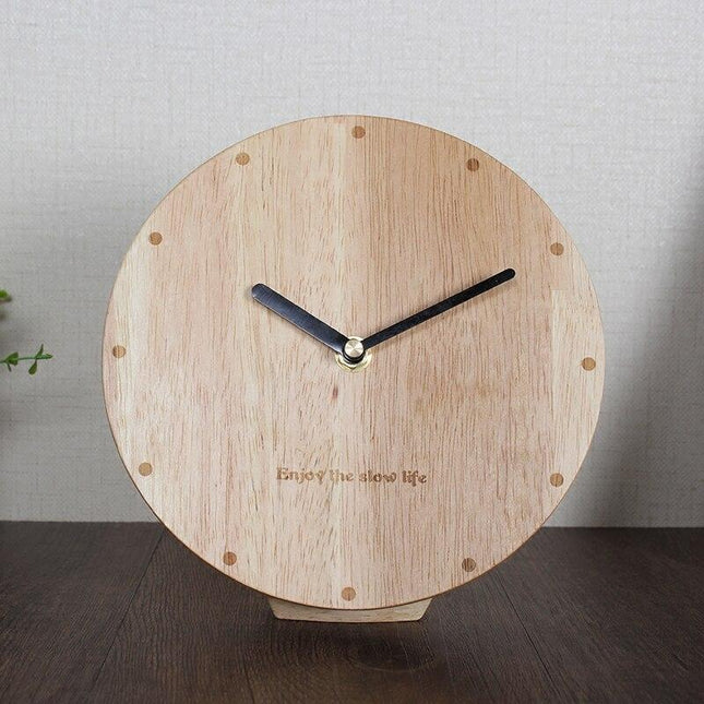Pyöreä puinen pöytäkello minimalistiseen kotiin