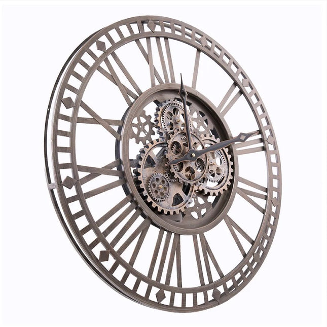 Teollinen seinäkello näkyvillä mekanismeilla