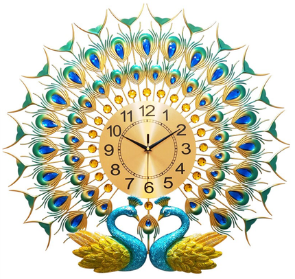 Suuri seinäkello kahdella riikinkukolla