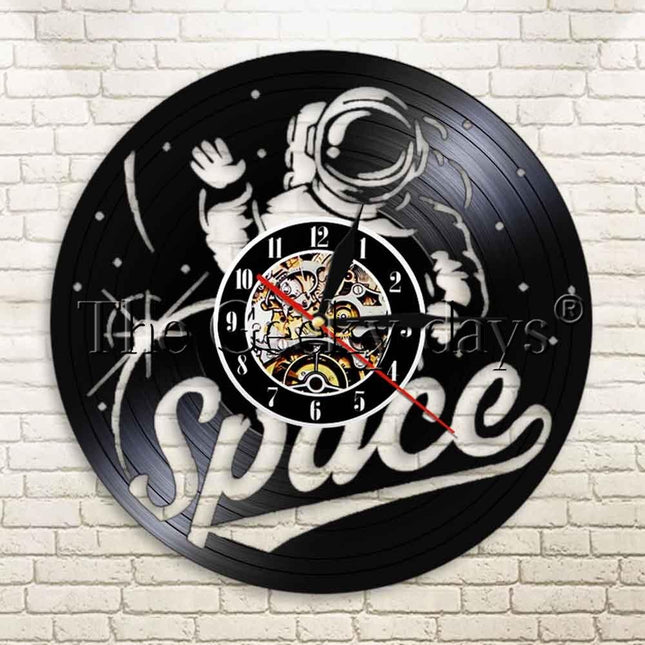 Astronautti-aiheinen vinyylilevy seinäkello