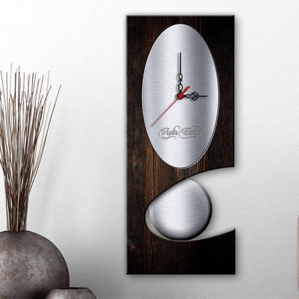 Moderni design-seinäkello puuta ja metallia