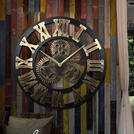 Iso teollinen seinäkello kultaisilla rattailla