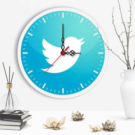 Seinäkello Twitter-logolla