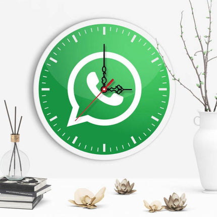 Seinäkello WhatsApp-logolla