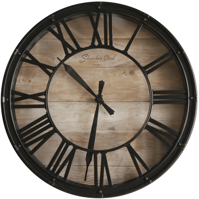 Suuri metallinen seinäkello roomalaisilla numeroilla