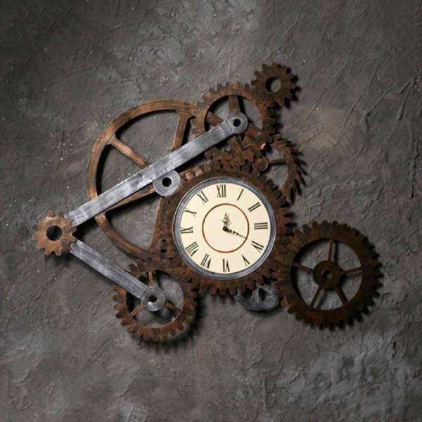 Steampunk-seinäkello näkyvällä koneistolla