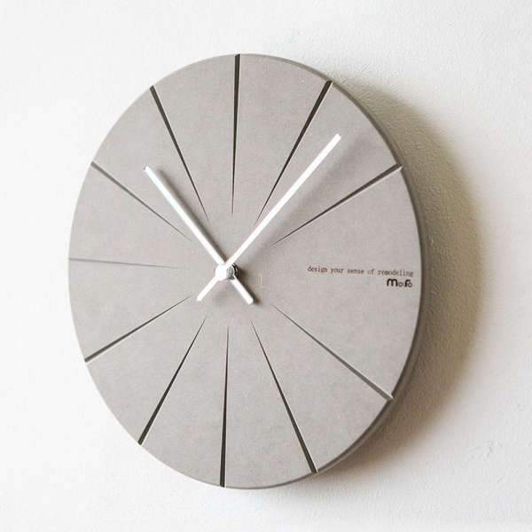 Minimalistinen design jaetulla kellotaululla