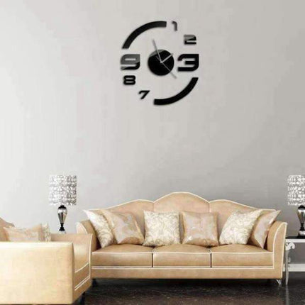 Moderni design-seinäkello isoilla numeroilla