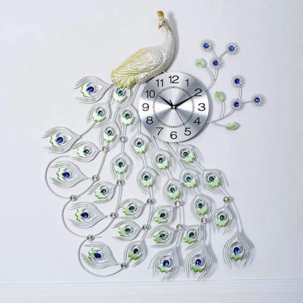 Hopeanvärinen riikinkukko-aiheinen seinäkello