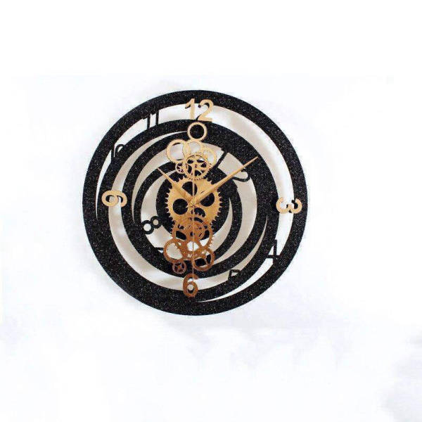 Seinäkello näkyvällä koneistolla ja spiraalilla