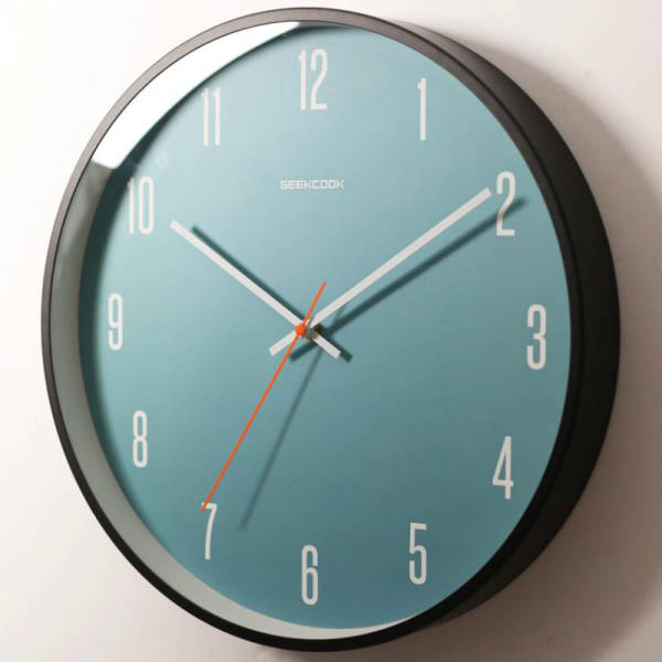 Sininen skandinaavinen moderni seinäkello