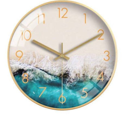 Luova meriaiheinen seinäkello kultakehyksellä