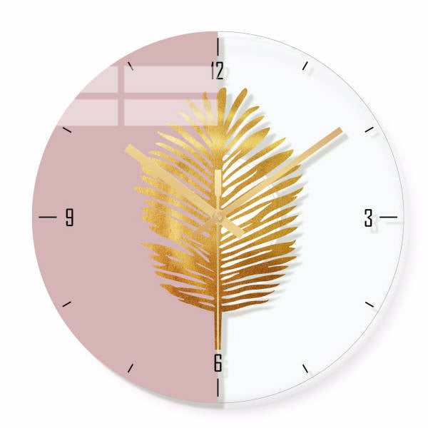 Moderni seinäkello kultaisella palmunlehdellä