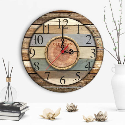 Puinen seinäkello köysikoristeella