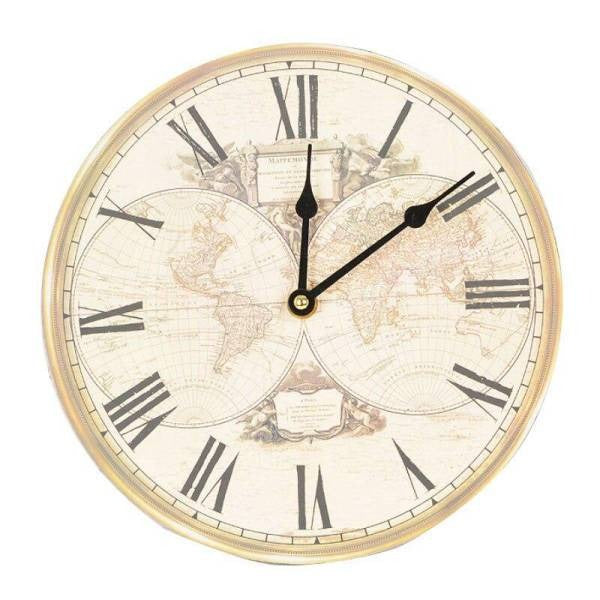 Vintage seinäkello vanhalla maailmankartalla