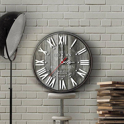 Suuri puinen vintage seinäkello