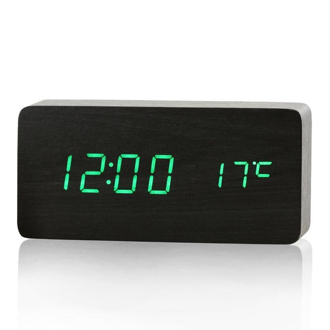 Klassinen digitaalinen puinen herätyskello